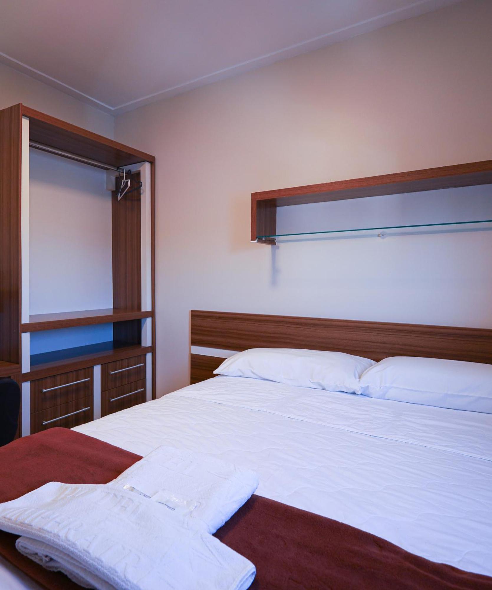 Hotel Imperatriz Telemaco Borba ภายนอก รูปภาพ